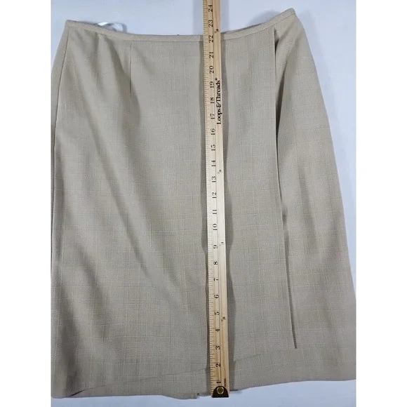 Liz Claiborne 2 Piece Womens Skirt Suit Size 10 3 Button Jacket Beige - Picture 14 of 16